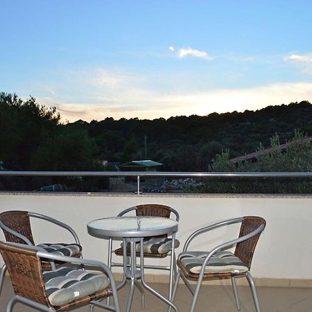Apartments Vilim Тисно Екстериор снимка