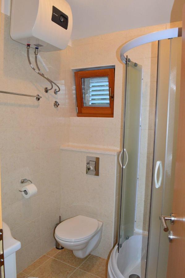 Apartments Vilim Тисно Екстериор снимка
